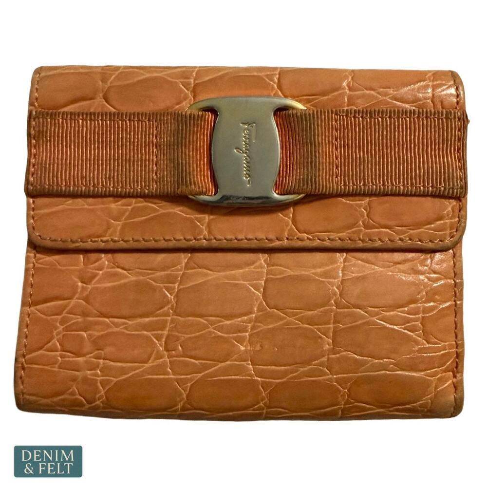 Salvatore Ferragamo Vara Bow Wallet Peach Croc Embossed Leather Compact Luxe